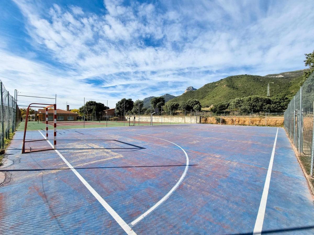 Villa Guara Golf Y Pool Comotucasa Nueno Kültér fotó